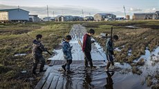 �IVOTNÍ PROST�EDÍ (SÉRIE): © Katie Orlinsky pro National Geographic; Arktický...