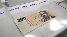 Ukázky padlaných a pozmnných bankovek zadrených na území eské republiky v...