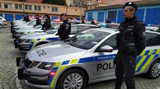 Nová vozidla jihoeských policist mají na pední ásti erné rámy.