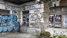 Budova nádraí Vyehrad je pokryta grafity a v dezolátním stavu. (26. února...
