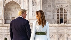 Americký prezident Donald Trump s manelkou Melanií ped Tádmahalem. (24....