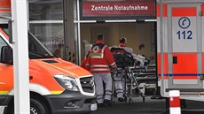 Německý pacient nakažený koronavirem byl převezen do Univerzitní nemocnice v...