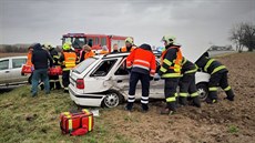 Nehoda dvou aut u Vrbčan na Kolínsku (23. února 2020).