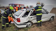 Nehoda dvou aut u Vrban na Kolínsku (23. února 2020).