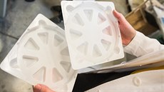 Ve zlínském Centru polymerních systém� vyvíjejí nový, ekologický plast.