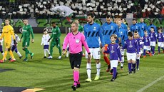 Fotbalisté Ludogorce Razgrad (vlevo) a Interu Milán nastupují k utkání Evropské...