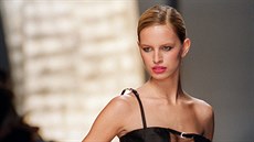 Karolína Kurková v roce 2001, kdy se stávala vyhledávanou modelkou.