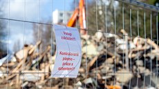 V plzeské lokalit Zátií demolují devt dom, které roky slouily k...