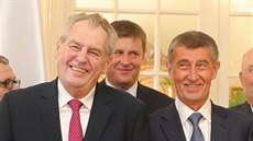 Prezident Zeman s premiérem Babiem a ministrem vnitra Hamákem v Lánech