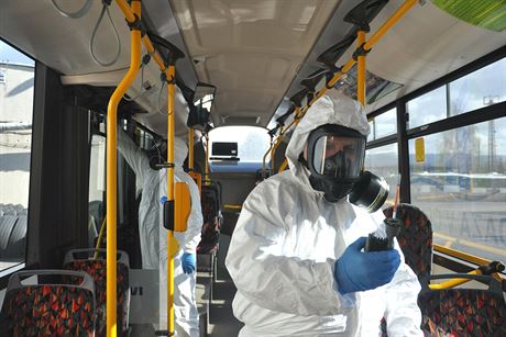 Za vyitní vech 160 autobus a tramvají pomocí ozonu zaplatí dopravní podnik...