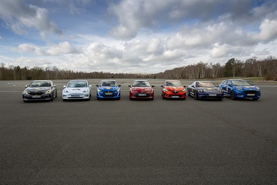 Odborn porota ankety Evropsk auto roku 2020 testuje finalisty v Mortefontaine.