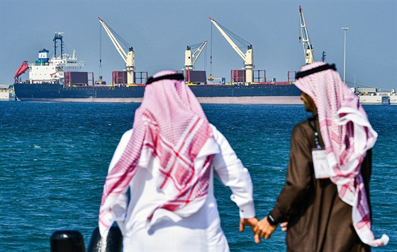 Ropný tanker v saúdskoarabském přístavu Ras al-Khair