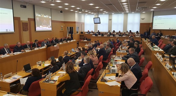 Zastupitelstvo Moravskoslezského kraje má maximální po�et �len�, tedy 65 zastupitel�..