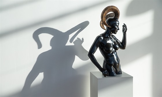 Výstava Par force sochaky Pauliny Skavové v trutnovské Galerii Uffo