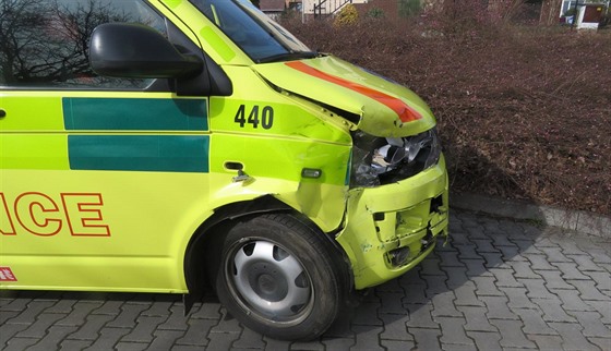 V Rokycanech se srazil vůz Zdravotnické záchranné služby s osobním automobilem.