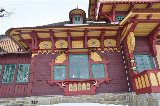 Na obnovu chaty Libušín na Pustevnách používají řemeslníci řadu historických...