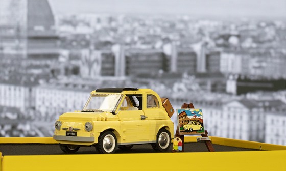 Italská ikona v kostce: Fiat 500 z Lega. Skládaka v krabici vyjde eské...