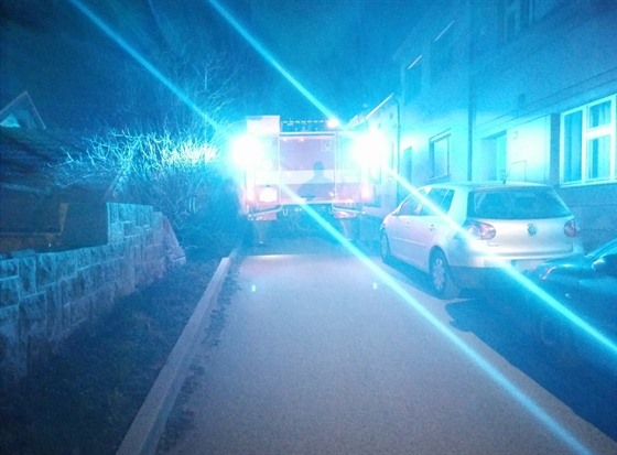 Hasii po plnoci zasahovali pi poáru domku v Kollárov ulici v Hoicích (6....