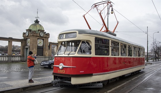 Do praské MHD se na víkend po tém 56 letech vrátily tramvaje typu T2....