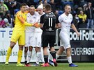 Fotbalisté Slovácka se radují z neekaného vítzství nad Slavií.