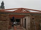 Zrekonstruovaná gará si zaslouila nový krov a stechu.