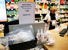 Belgická lékárna nabízí rouky proti nákaze koronavirem. (4. bezna 2020)