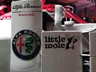 Od Velké ceny Monaka 2019 se na stroji Alfa Romeo objevil eský krteek....