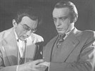 Sn�mek zachycuje Jana Tepl�ho (vpravo) v roce 1955 v inscenaci Old�icha Da�ka...
