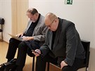Obalovan Jan Doskoil (vpravo) ped mosteckm okresnm soudem 5. bezna 2020.