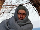 Migrant z Afghánistánu na eckém pobeí poté, co piplul po Egejském moi. (3....