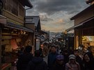 Kjóto je celosvtov tak populární, e jsou jeho uliky velice plné.