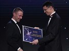 Oliver Dlouhý z Kiwi.com pebírá ocenní pro finalistu soute Podnikatel roku...