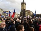 Tisíce lidí dorazily na Staromstské námstí v Praze na demonstraci na obranu...