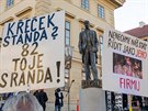 Tisíce lidí dorazily na Staroměstské náměstí v Praze na demonstraci na obranu...