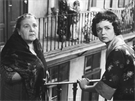 Anna Melíková a Blanka Bohdanová ve filmu Romeo, Julie a tma (1959)