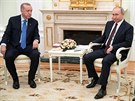 Turecký prezident Recep Tayyip Erdogan pi setkání s ruským premiérem...