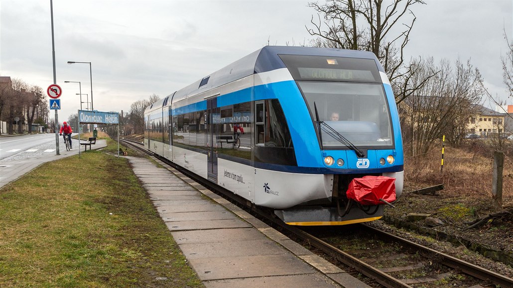 Nasazení vlakových souprav Stadler GTW se v Olomouckém kraji zkomplikovalo jednak kvůli hledání firmy, která provede slíbenou modernizaci, a také nedostatečné výšce některých starších nástupišť.