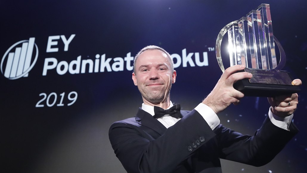 EY Podnikatel roku 2019 Oliver Dlouhý ze spole�nosti Kiwi.com (3.3.2020)