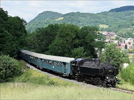 Parn lokomotiva 431.032 na trati StekovZubrnice.