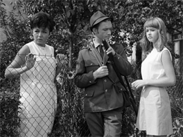 Blanka Bohdanov, Rudolf Jelnek a Lucie ulov ve filmu Konec lta (1968)