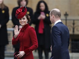 Vévodkyn Kate a princ William pi píchodu do Westminsterského opatství...