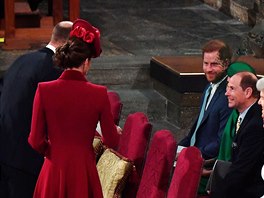 Princ William, vévodkyn Kate, princ Harry, vévodkyn Meghan a princ Edward ve...