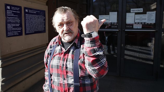 Strojn� fakulta �esk�ho vysok�ho u�en� technick�ho v Praze zru�ila v�uku. Jeden z vyu�uj�c�ch p�i�el do kontaktu s kolegou, kter� se nakazil na konferenci v italsk�m m�st� Udine. (2. 3. 2020)