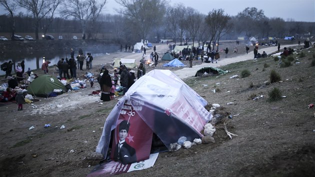 Provizorní uprchlický tábor v Edirne, který leží v těsné blízkosti řecko-turecké hranice. (5. března 2020)