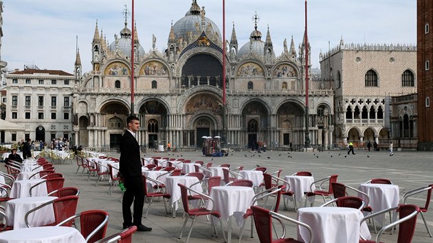 V jedné z nejvyhledávanějších turistických destinací, italských Benátkách, zůstali po vyhlášení karantény pouze místní obyvatelé. (9. března 2020)