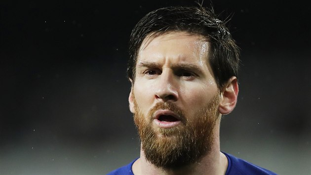 Barcelonsk kapitn Lionel Messi bhem utkn proti Realu Madrid.