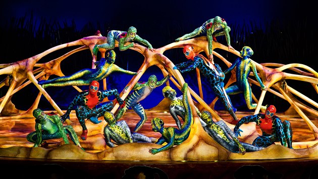 Kanadská společnost Cirque du Soleil v představení Totem, se kterým vystoupí v červenci a srpnu 2020 na Letenské pláni v Praze.