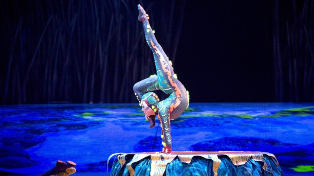Kanadská společnost Cirque du Soleil v představení Totem, se kterým vystoupí v červenci a srpnu 2020 na Letenské pláni v Praze.