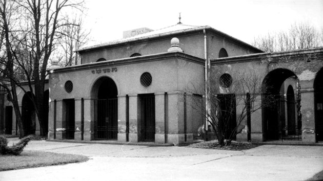 Jeden z objekt� star�ho �idovsk�ho h�bitova v Ostrav�