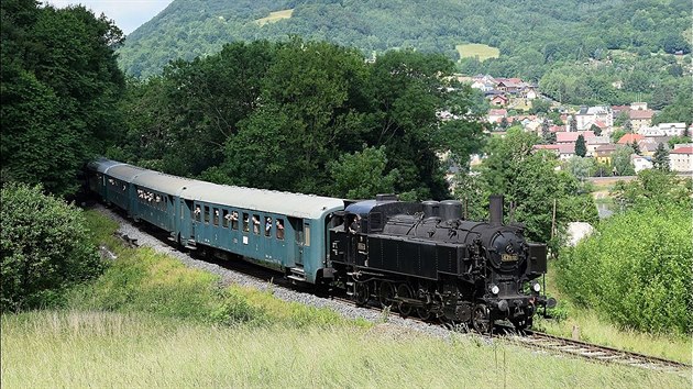 Parn lokomotiva 431.032 na trati StekovZubrnice